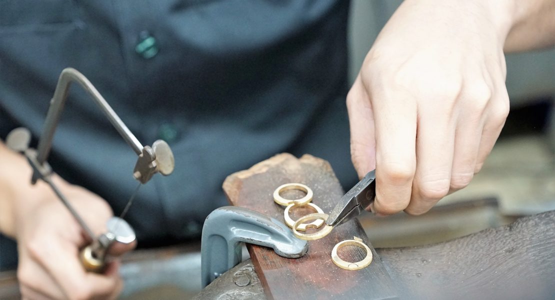 How To Find A Reputable Bespoke Jewellery Maker